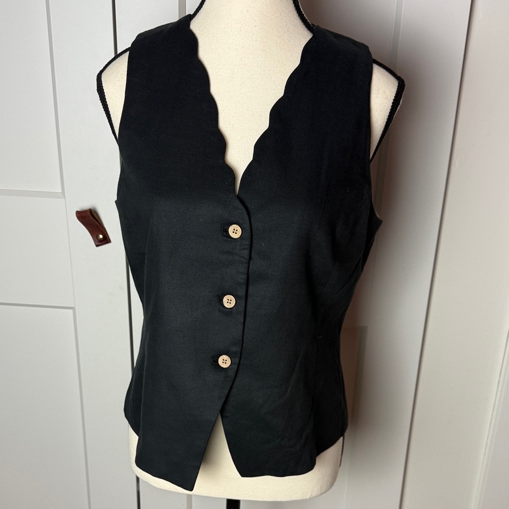CUPIO button down ruffle accent vest black size medium